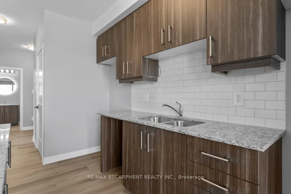 5002 King Street, #202