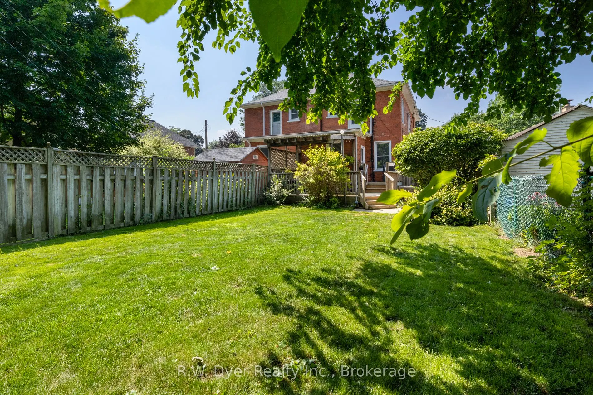 229 Waterloo Street N