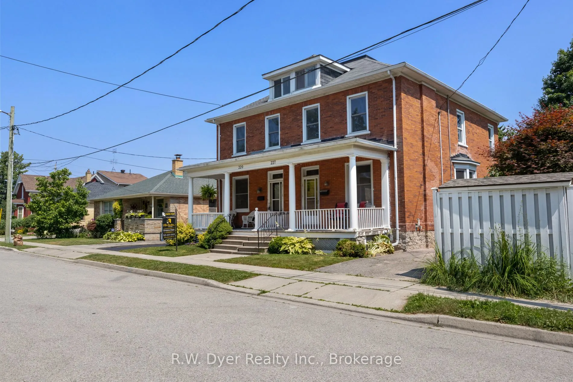 229 Waterloo Street N