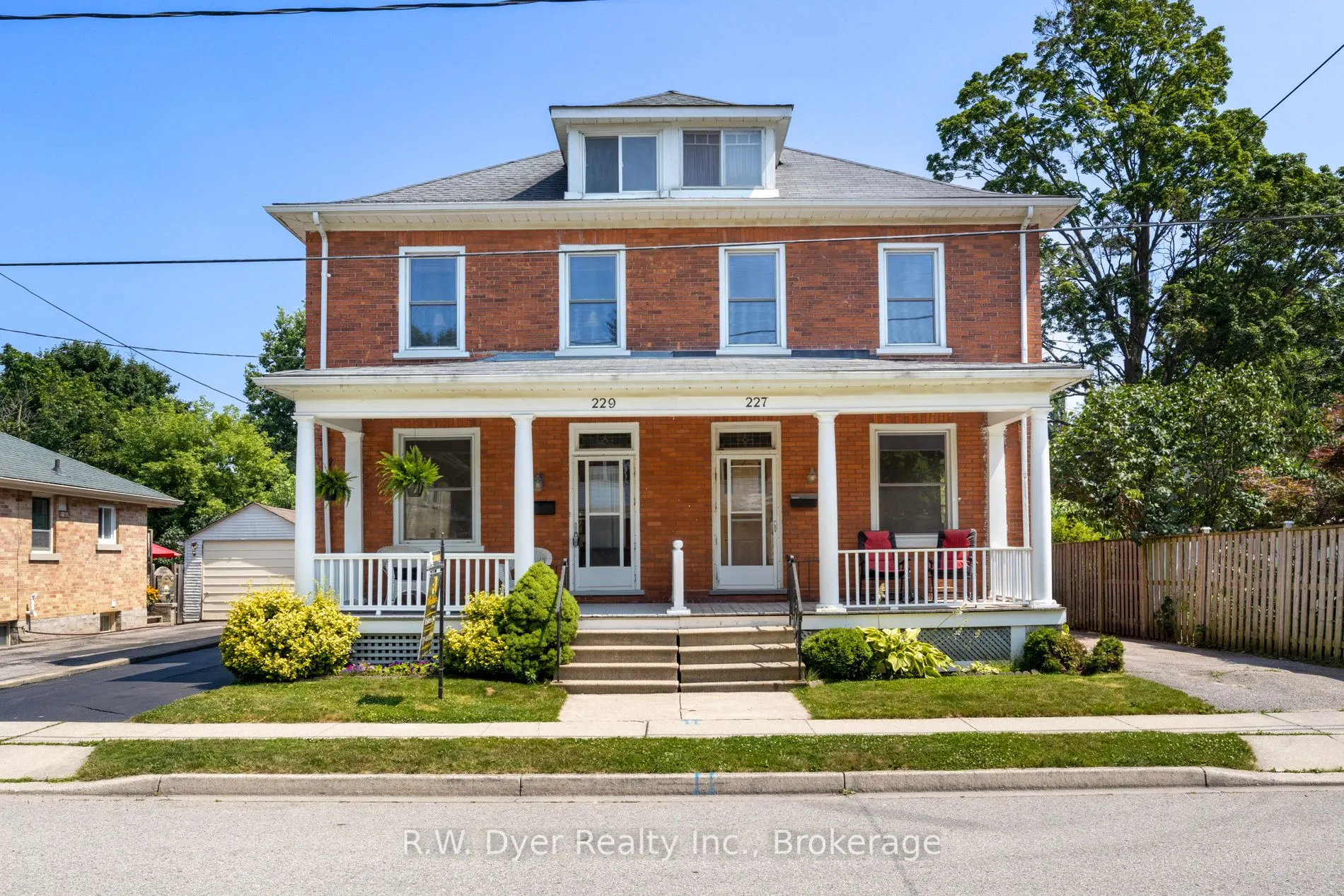 229 Waterloo Street N