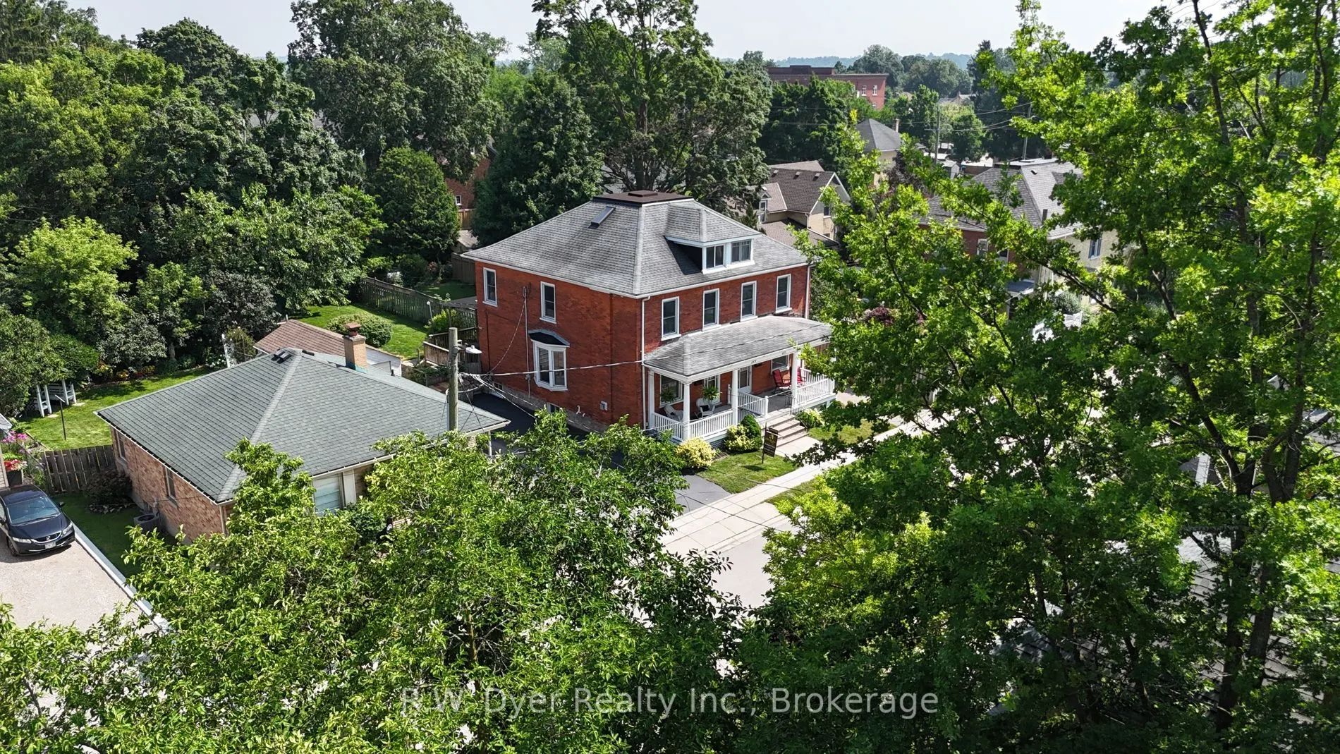 229 Waterloo Street N