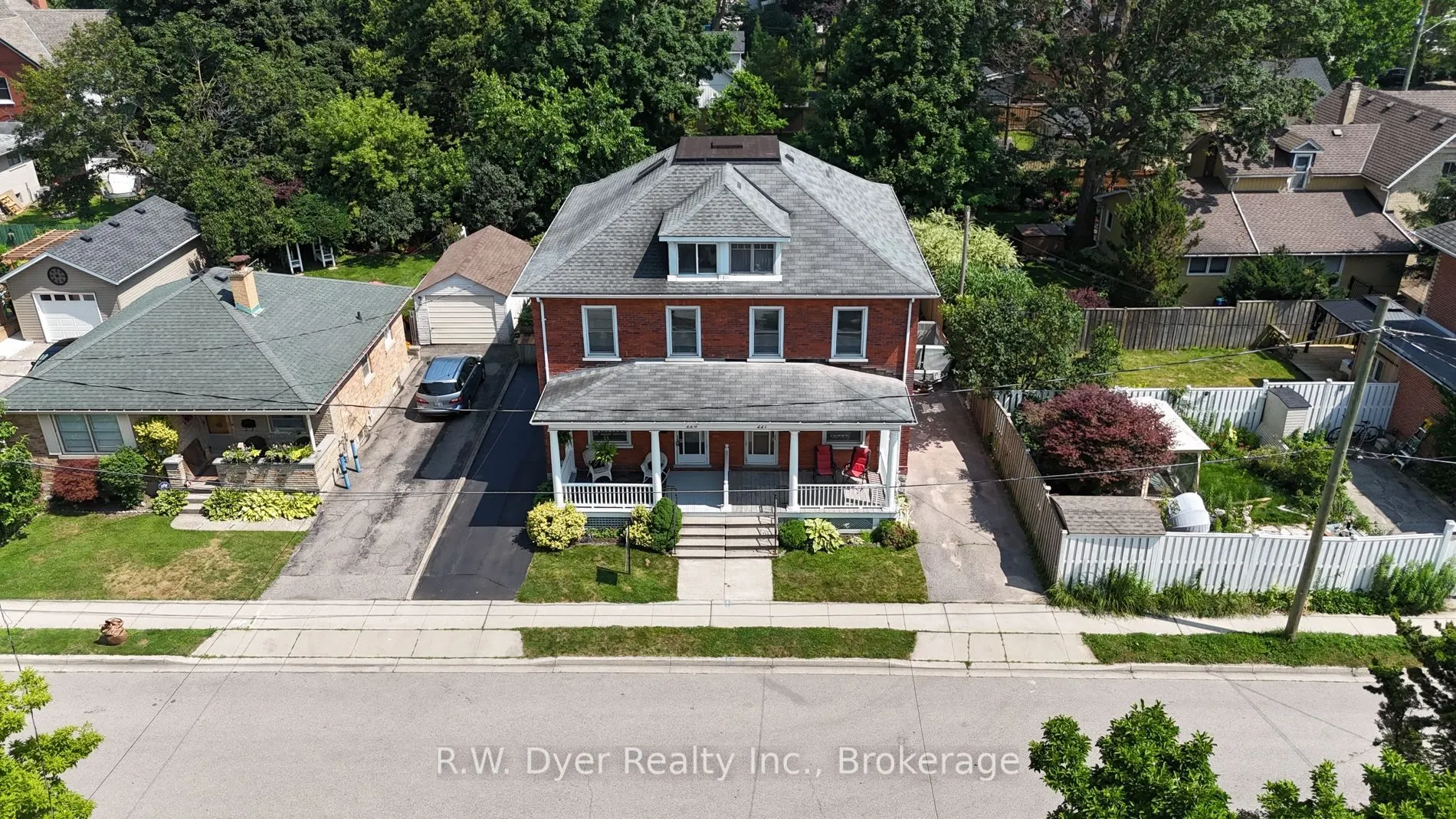 229 Waterloo Street N