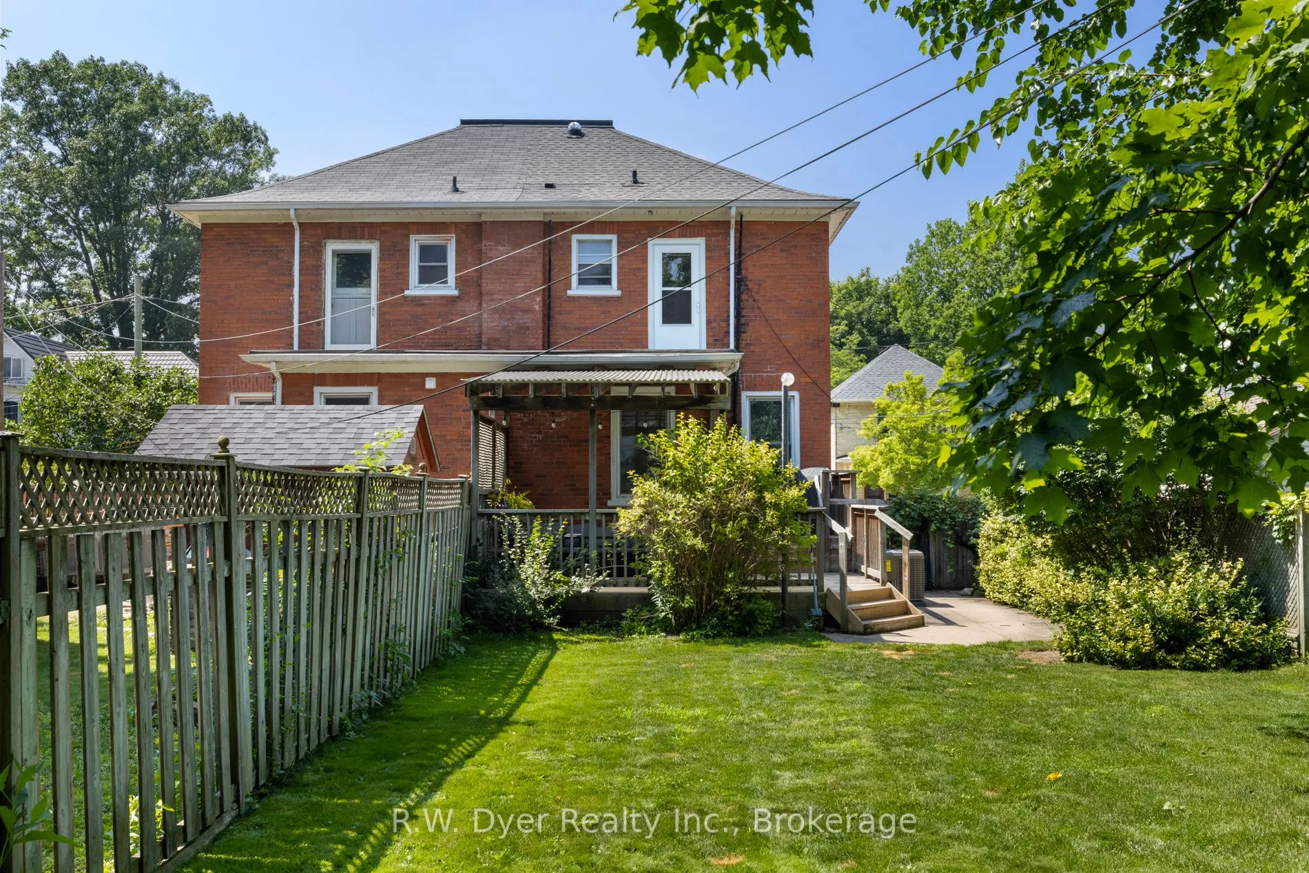 229 Waterloo Street N