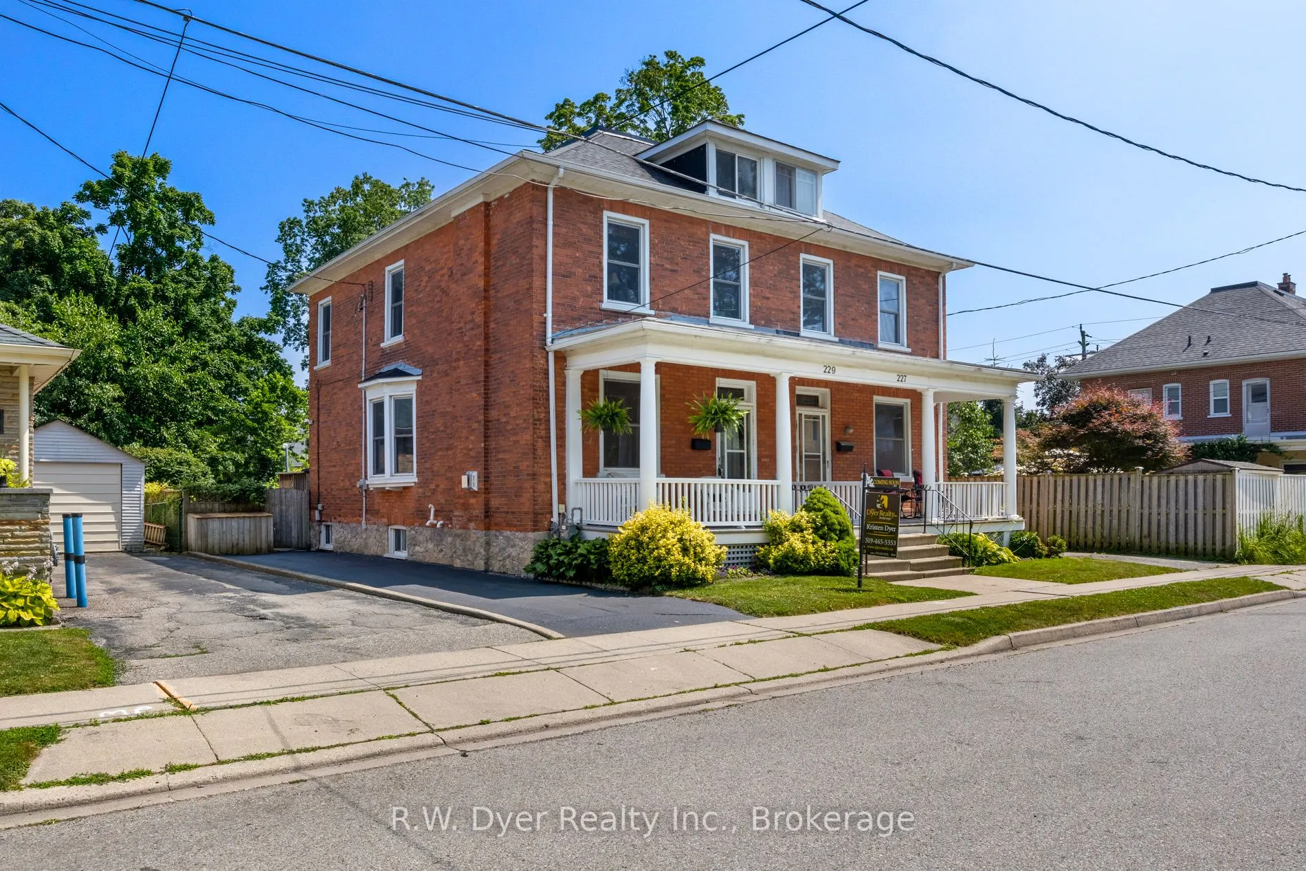 229 Waterloo Street N
