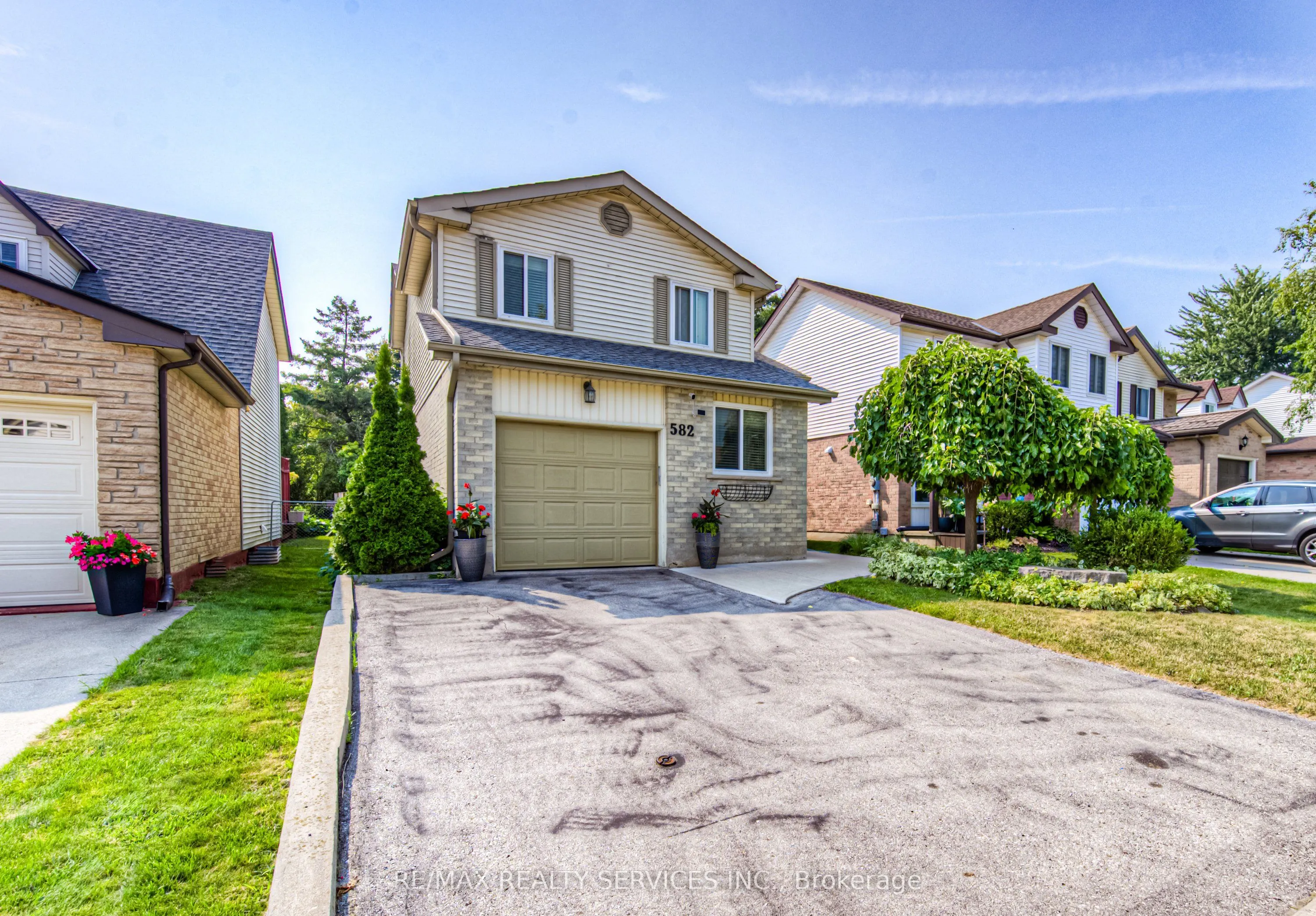 582 Drummerhill Crescent NE