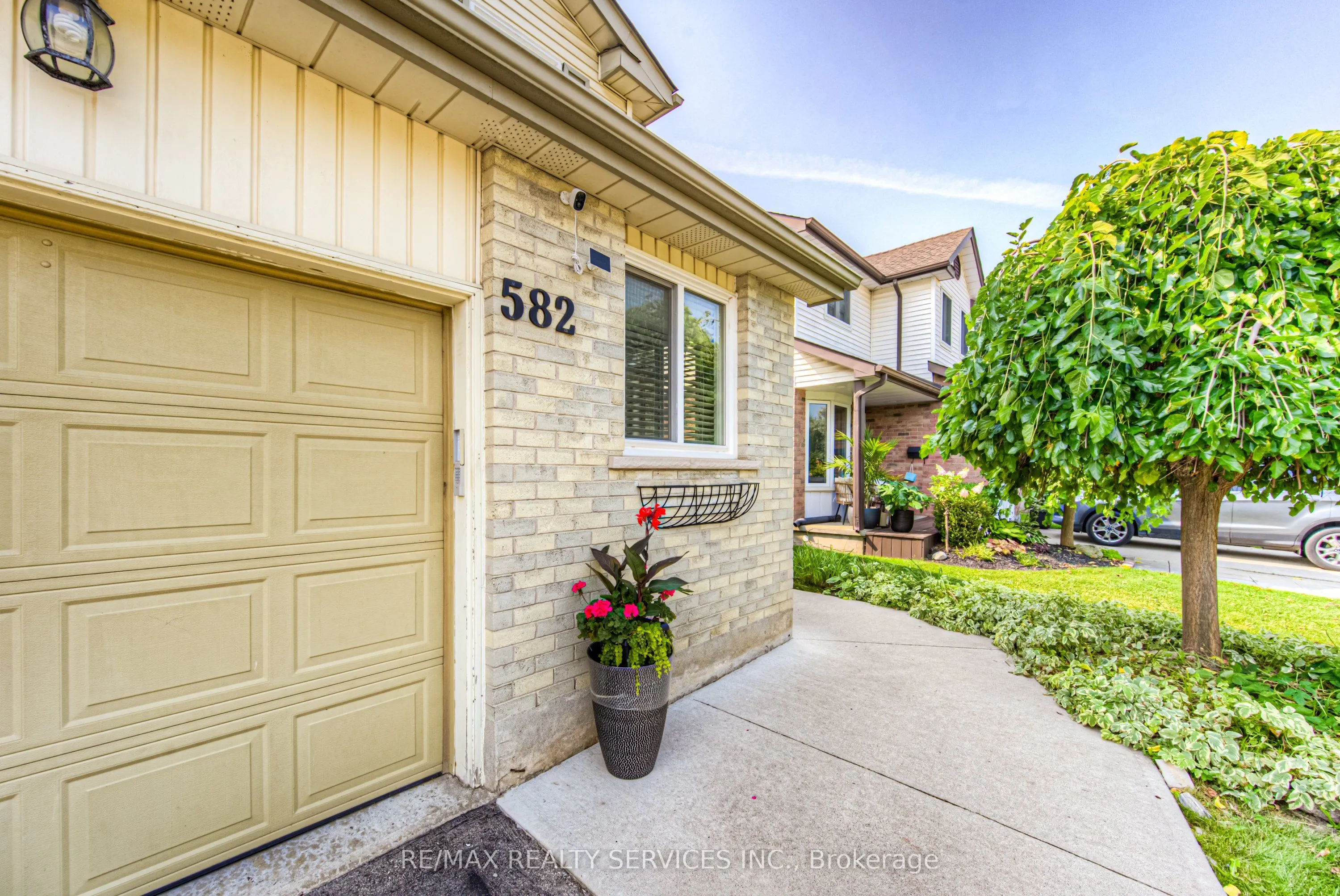 582 Drummerhill Crescent NE