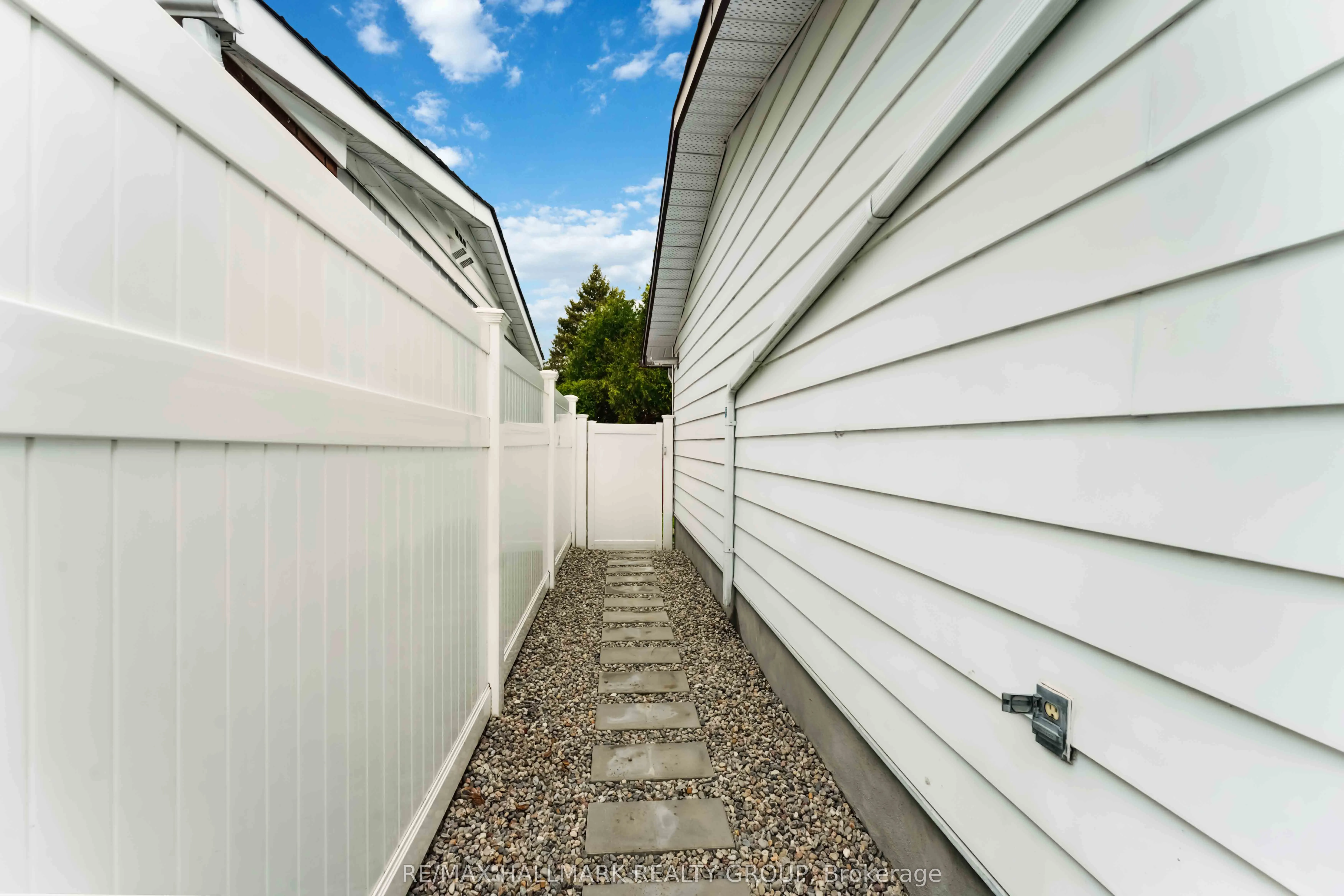 2425 Ogilvie Road