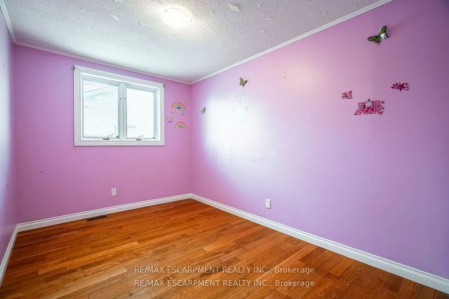 7623 Rainbow Crescent