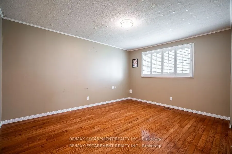 7623 Rainbow Crescent