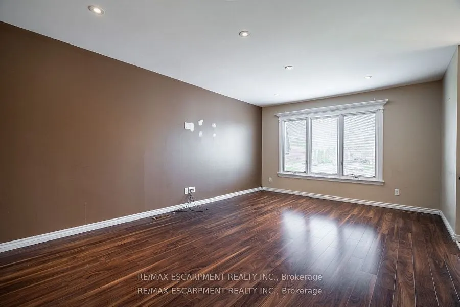 7623 Rainbow Crescent