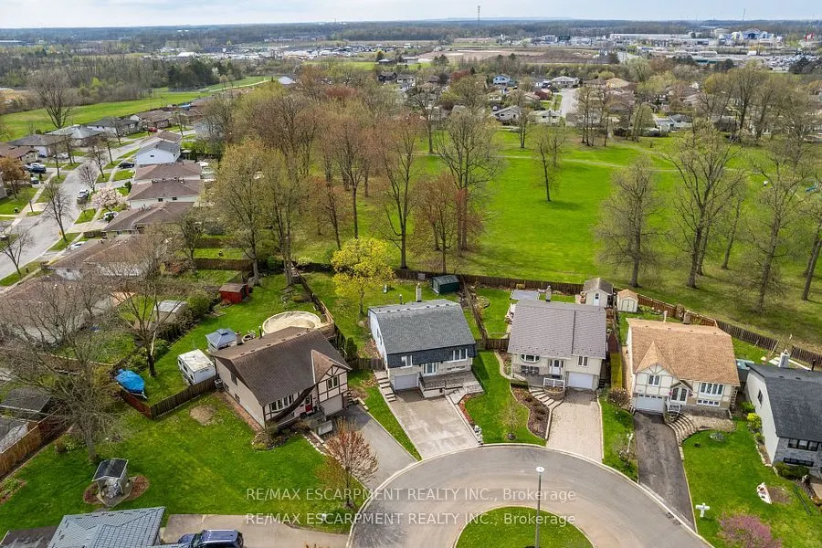 7623 Rainbow Crescent
