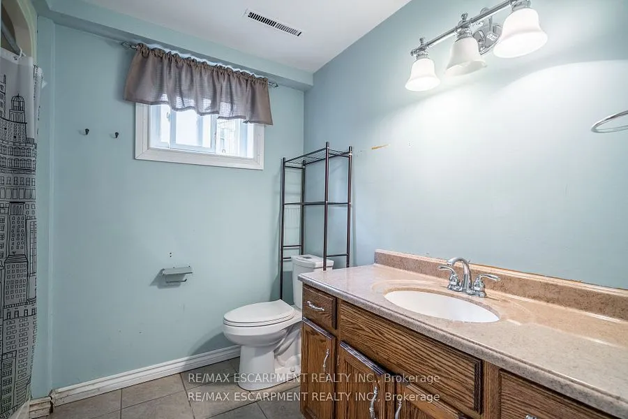 7623 Rainbow Crescent