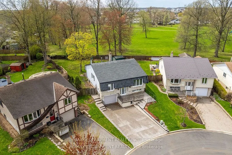 7623 Rainbow Crescent