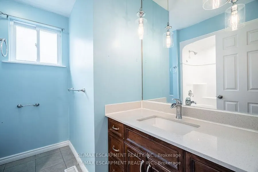 7623 Rainbow Crescent