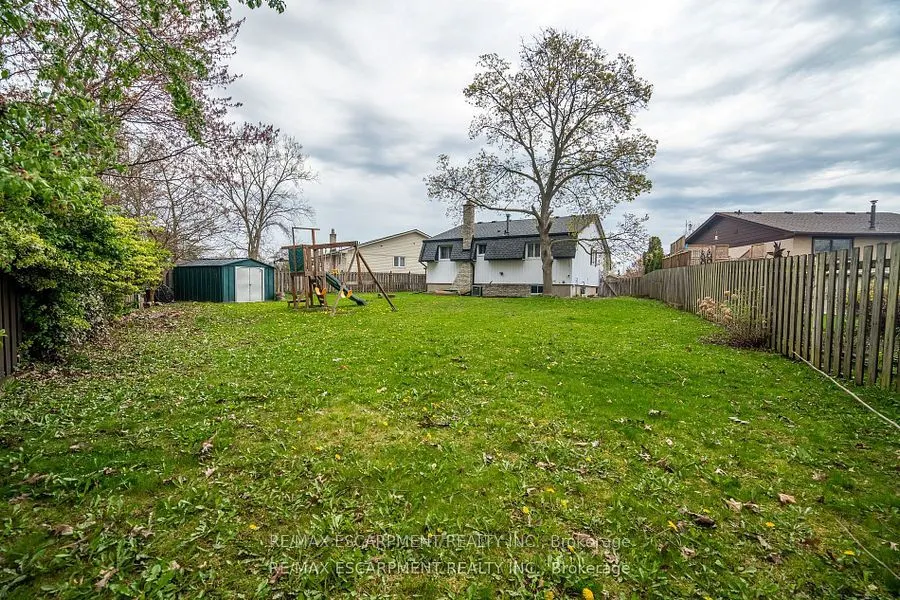 7623 Rainbow Crescent