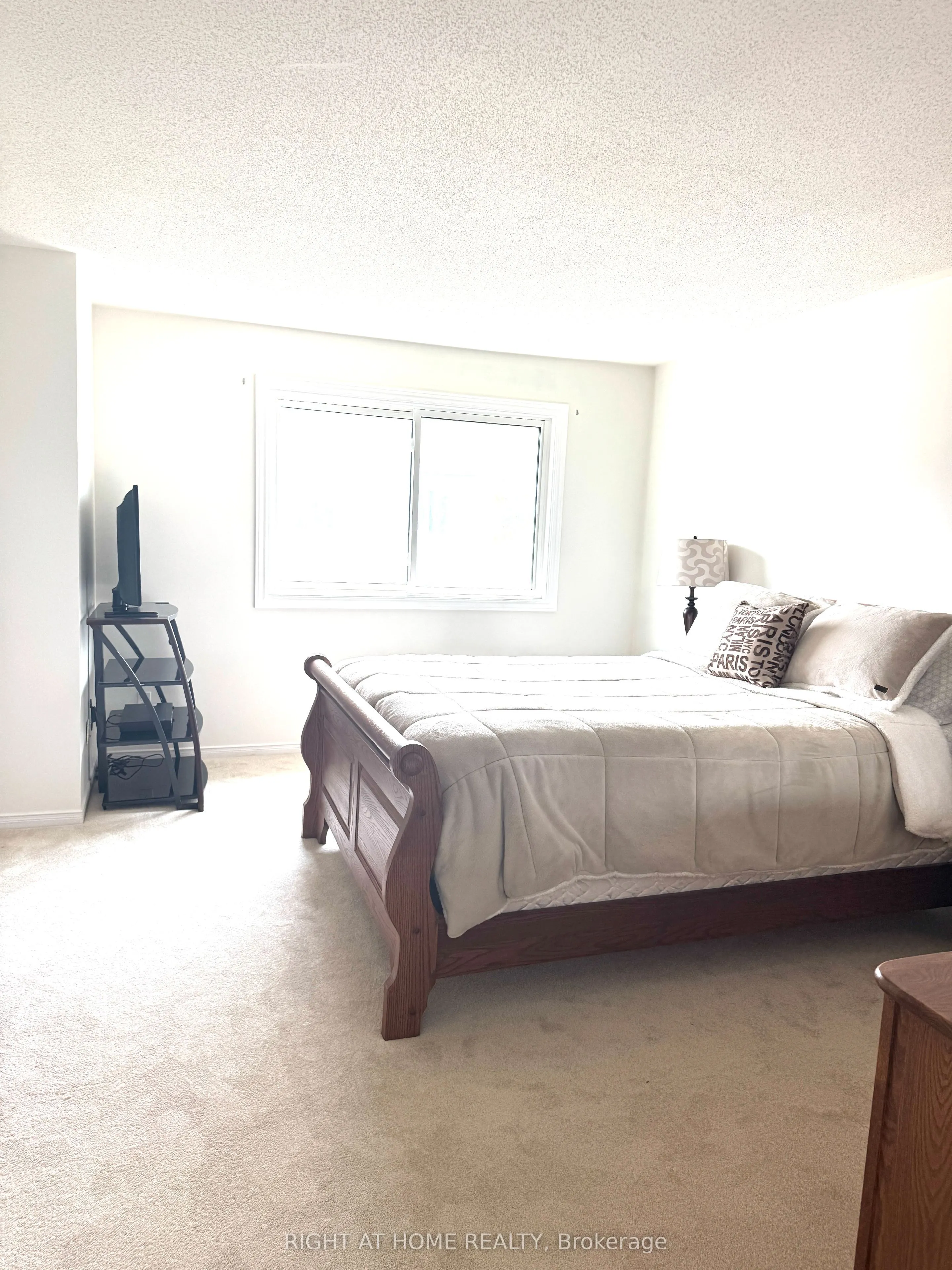 77 Flowertree Crescent