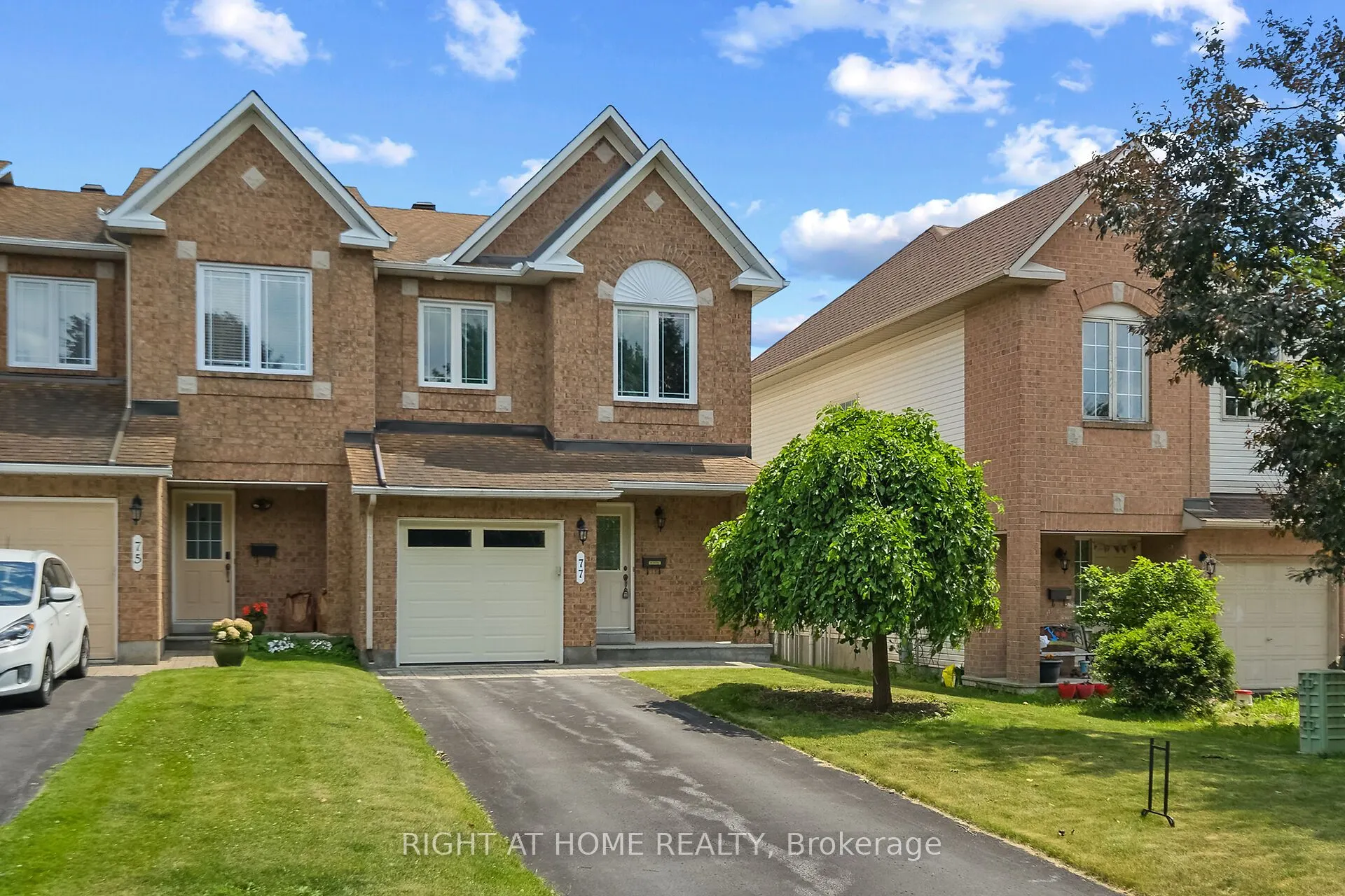 77 Flowertree Crescent