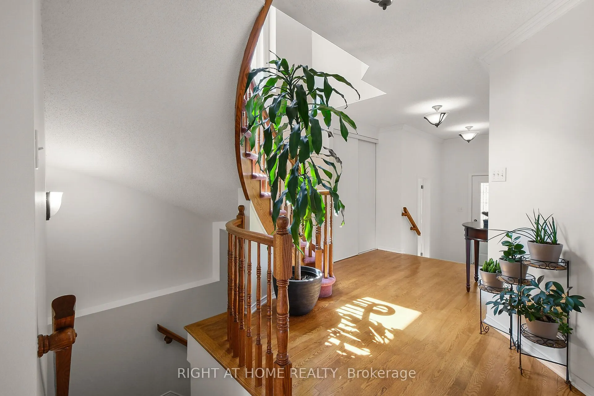 77 Flowertree Crescent