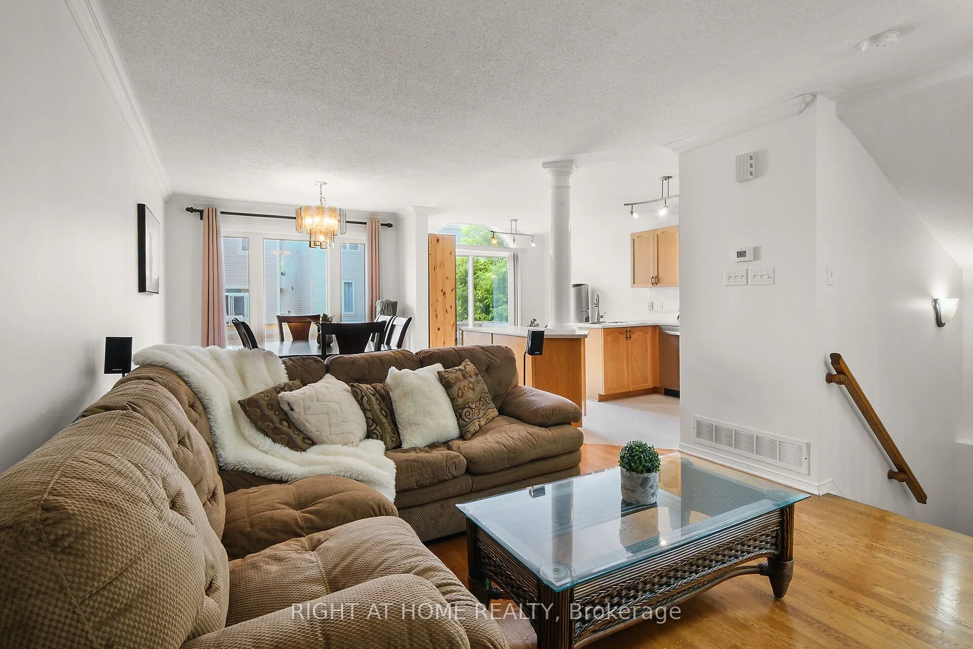 77 Flowertree Crescent