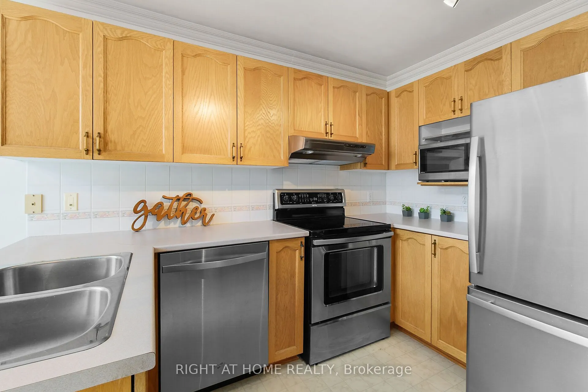 77 Flowertree Crescent
