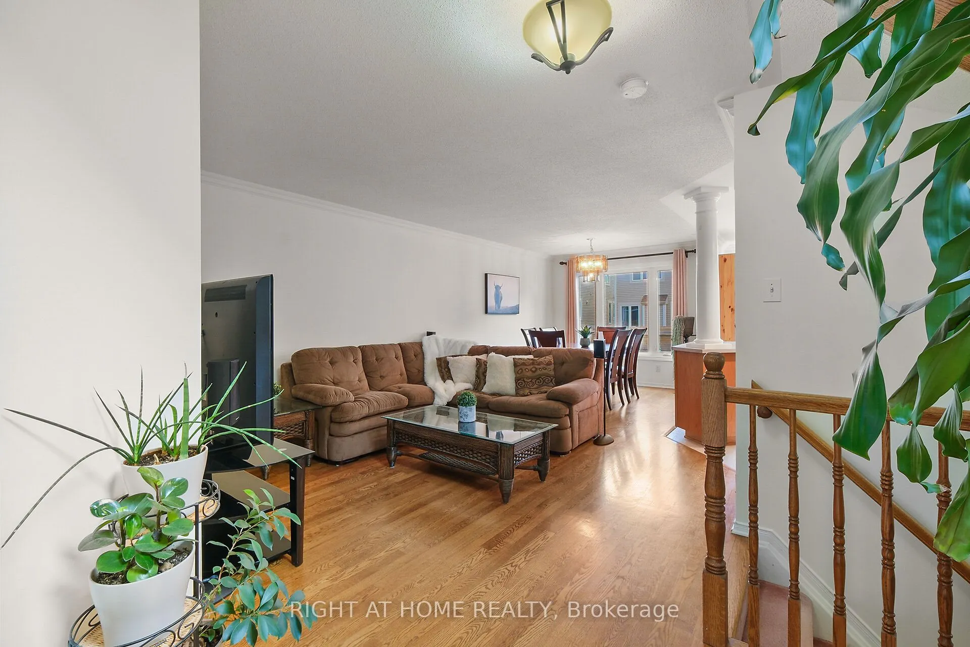 77 Flowertree Crescent