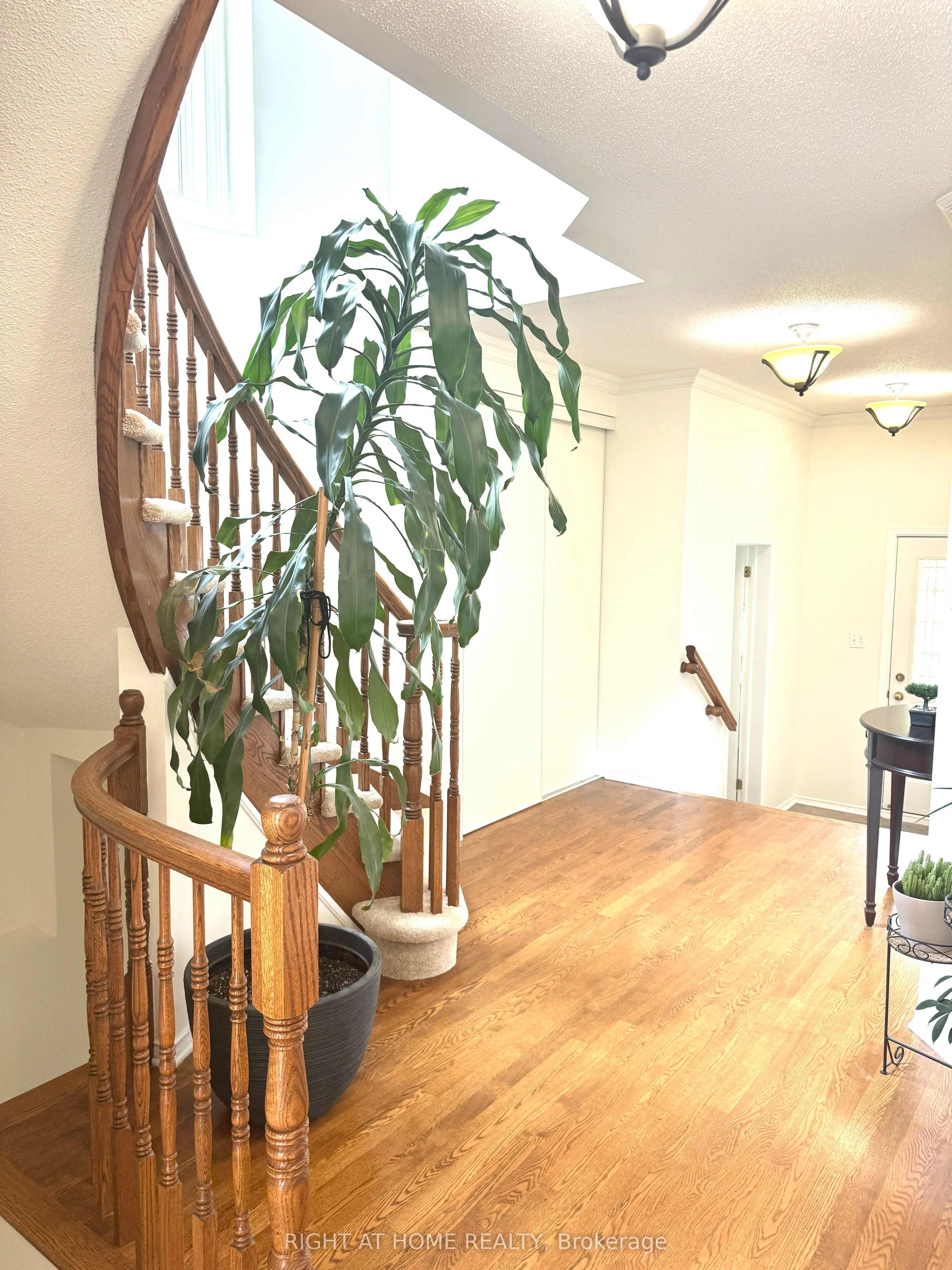 77 Flowertree Crescent