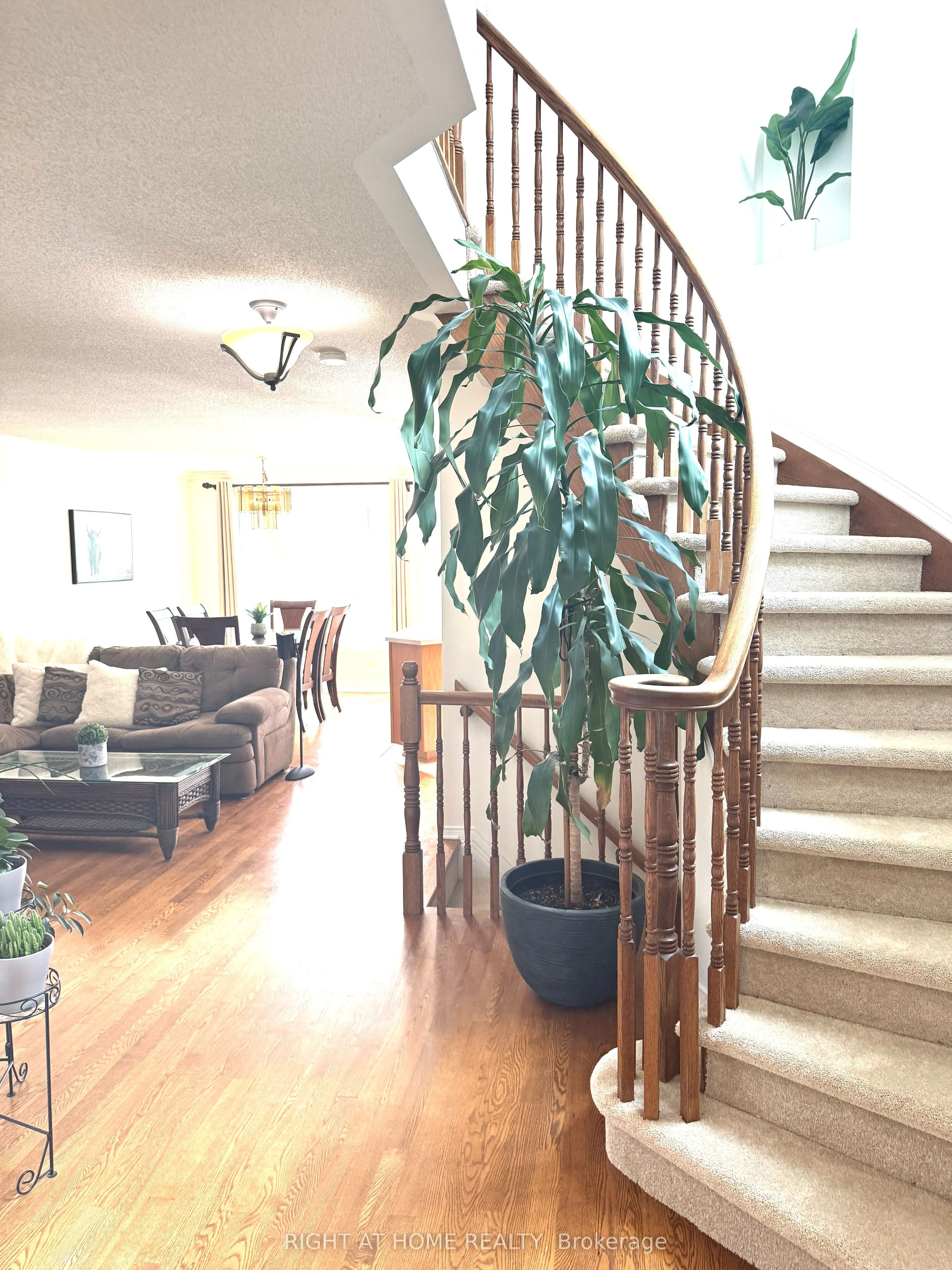 77 Flowertree Crescent