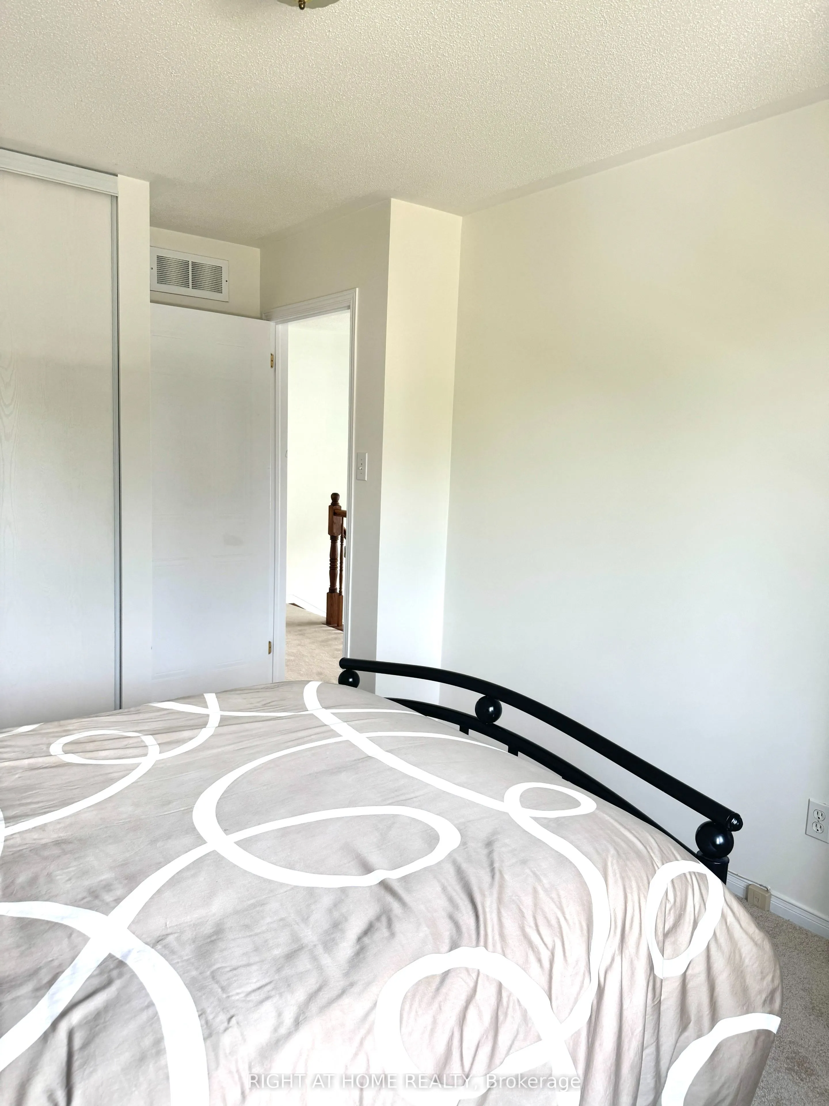 77 Flowertree Crescent