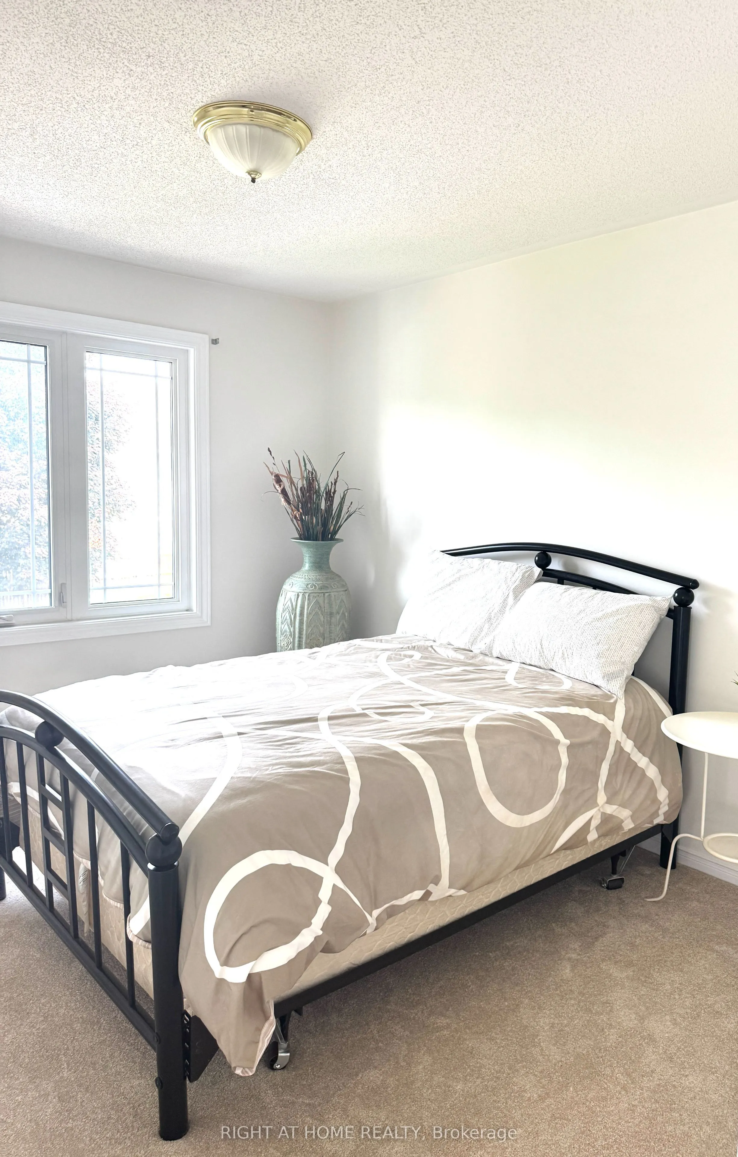 77 Flowertree Crescent