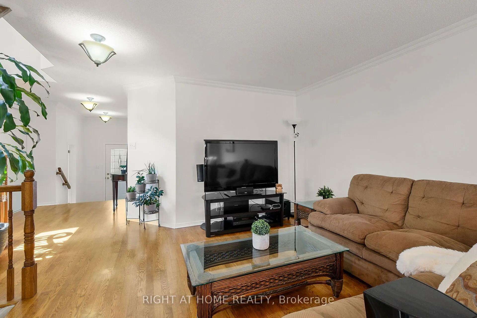 77 Flowertree Crescent