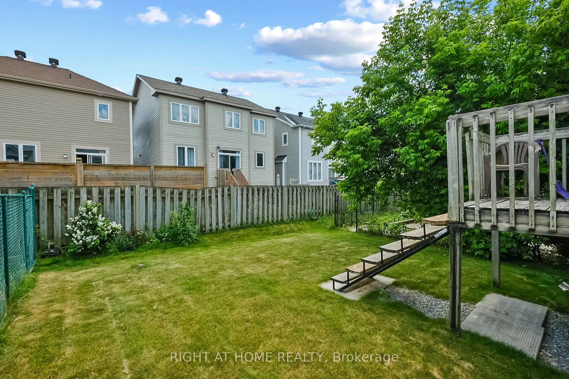 77 Flowertree Crescent