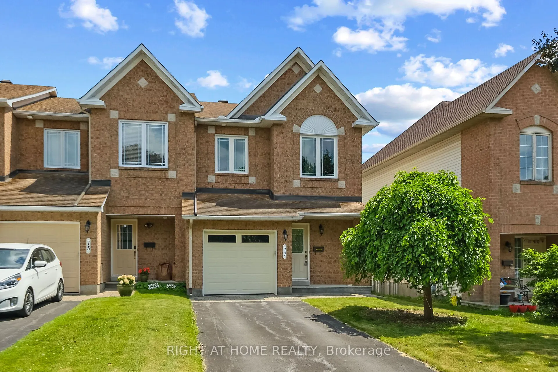 77 Flowertree Crescent