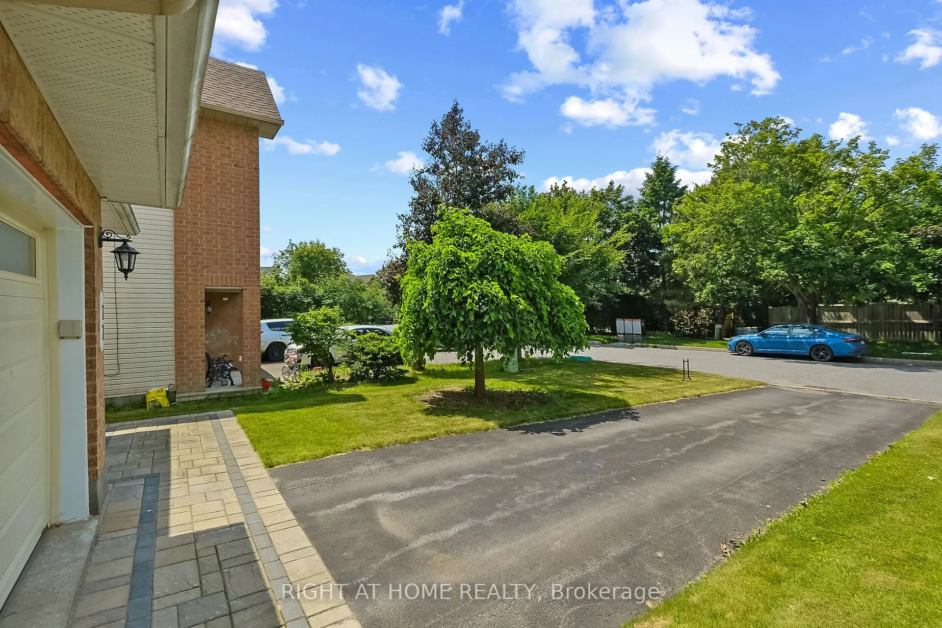 77 Flowertree Crescent
