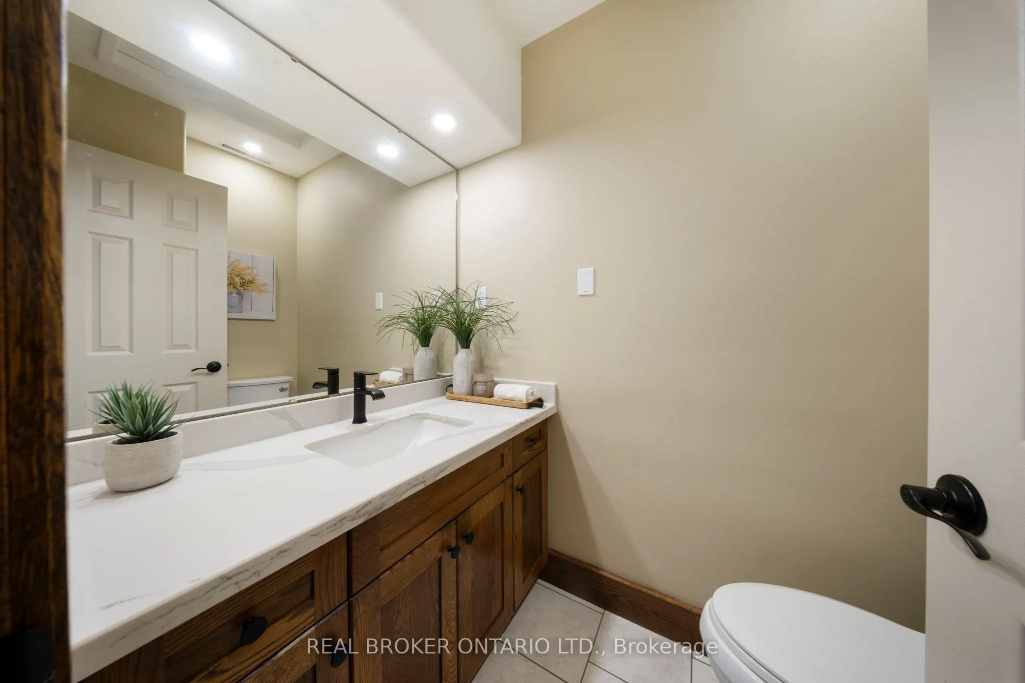 182 Governor's Rd Road E