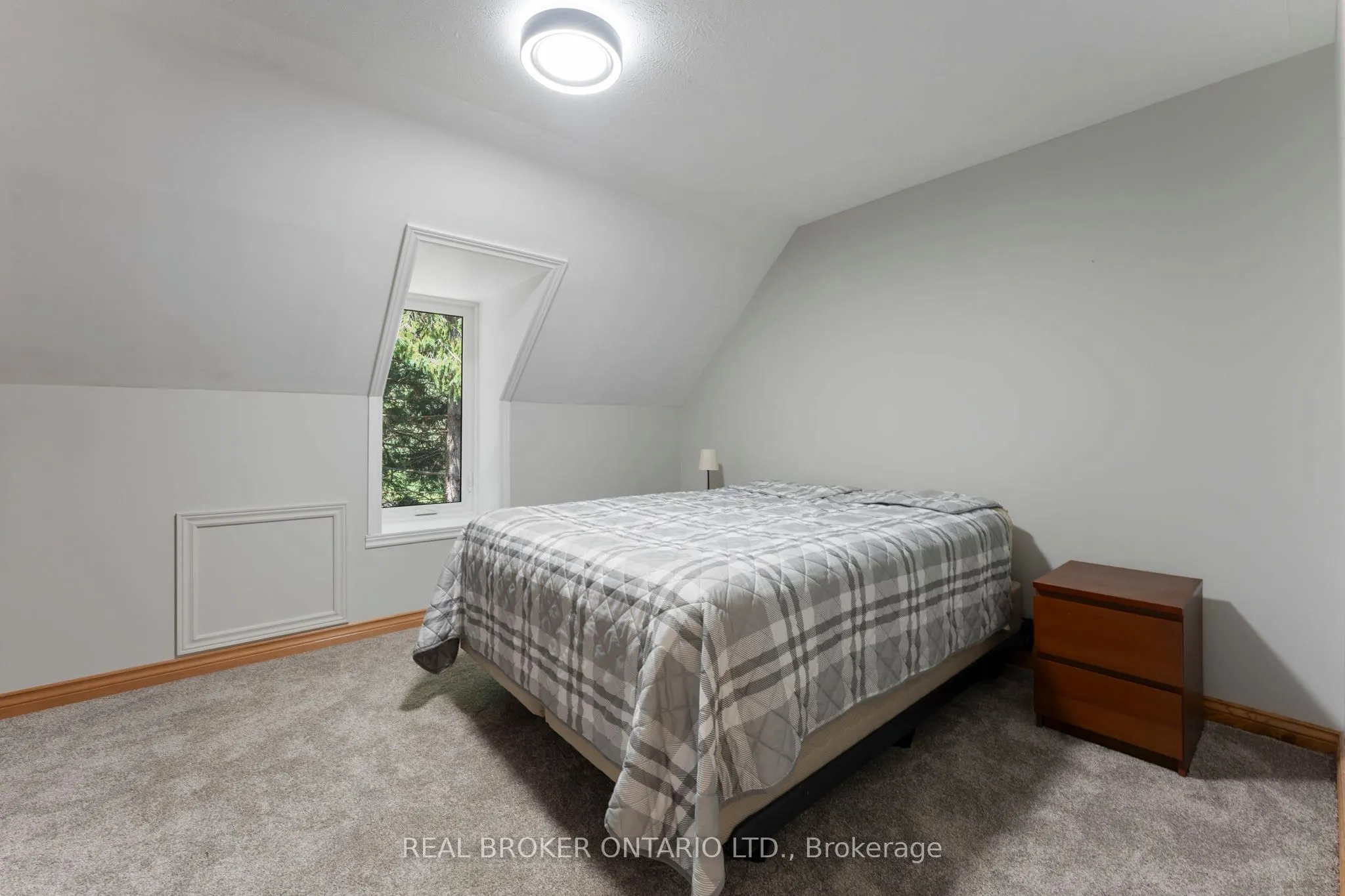 182 Governor's Rd Road E
