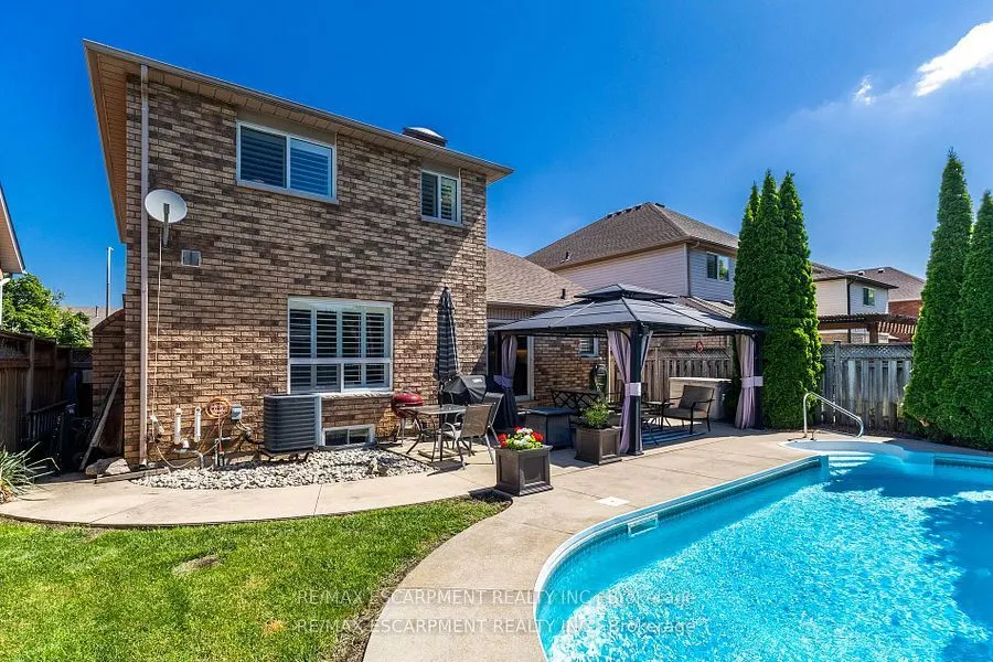 17 Hillgarden Drive