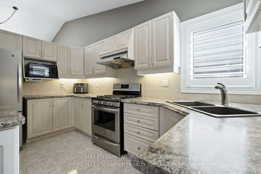 17 Hillgarden Drive