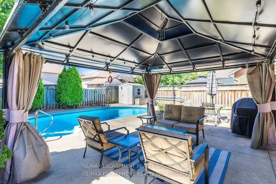 17 Hillgarden Drive