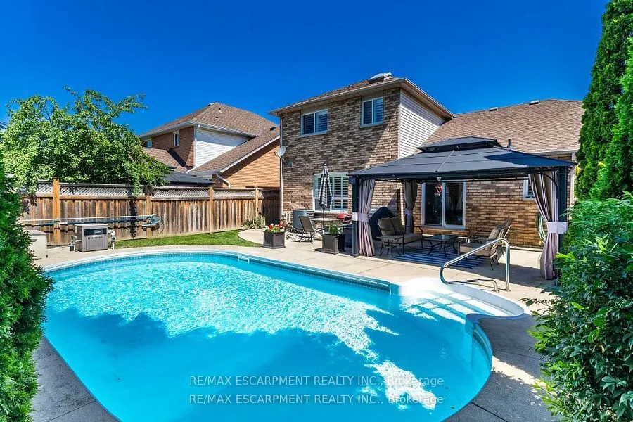 17 Hillgarden Drive