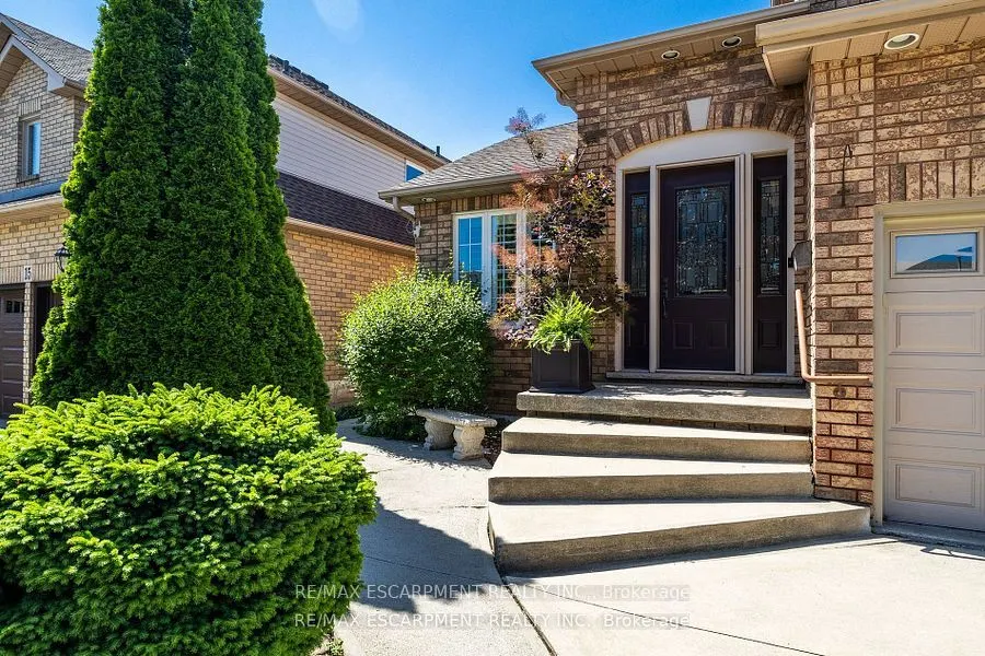 17 Hillgarden Drive