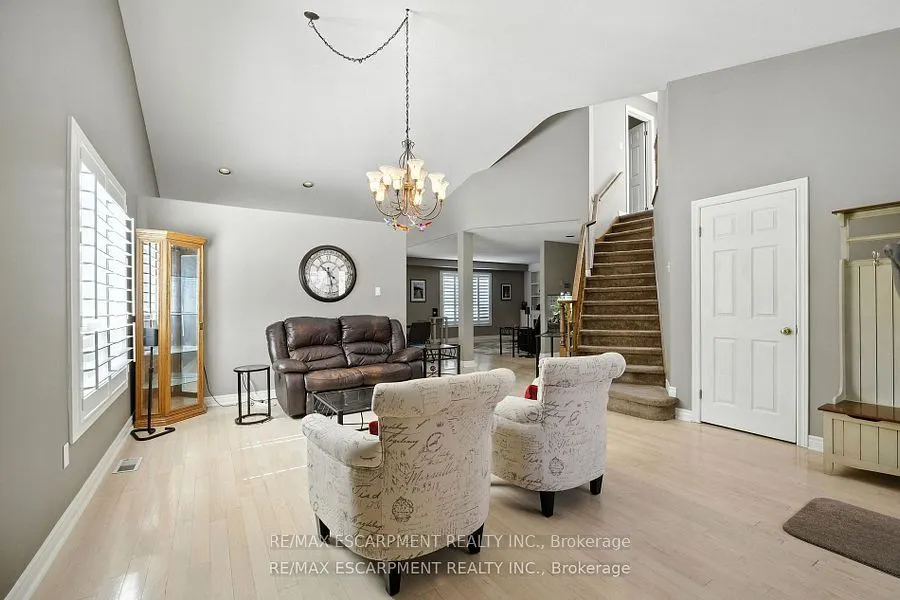 17 Hillgarden Drive