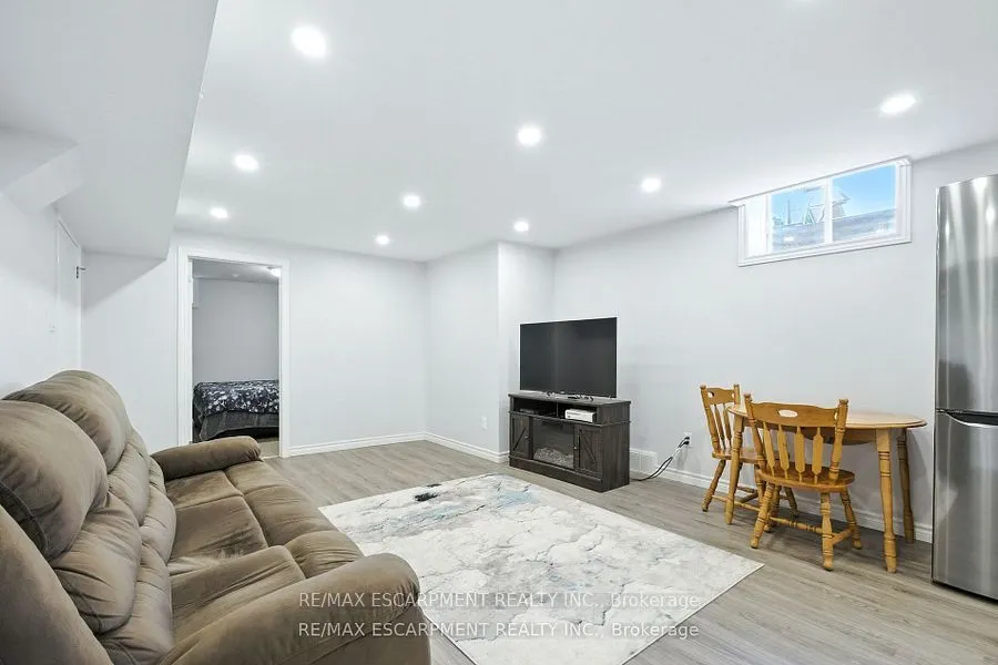 17 Hillgarden Drive