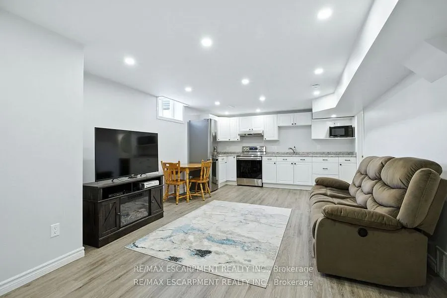 17 Hillgarden Drive