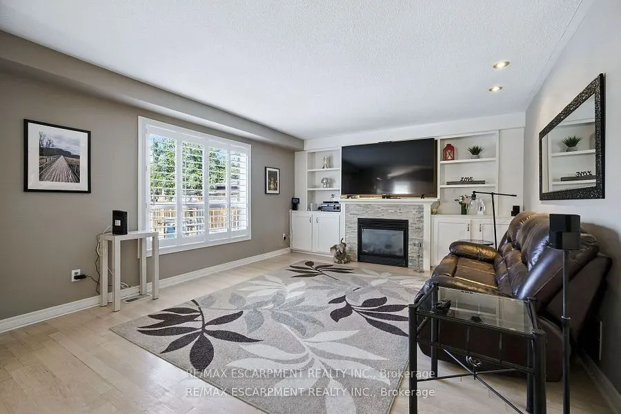 17 Hillgarden Drive