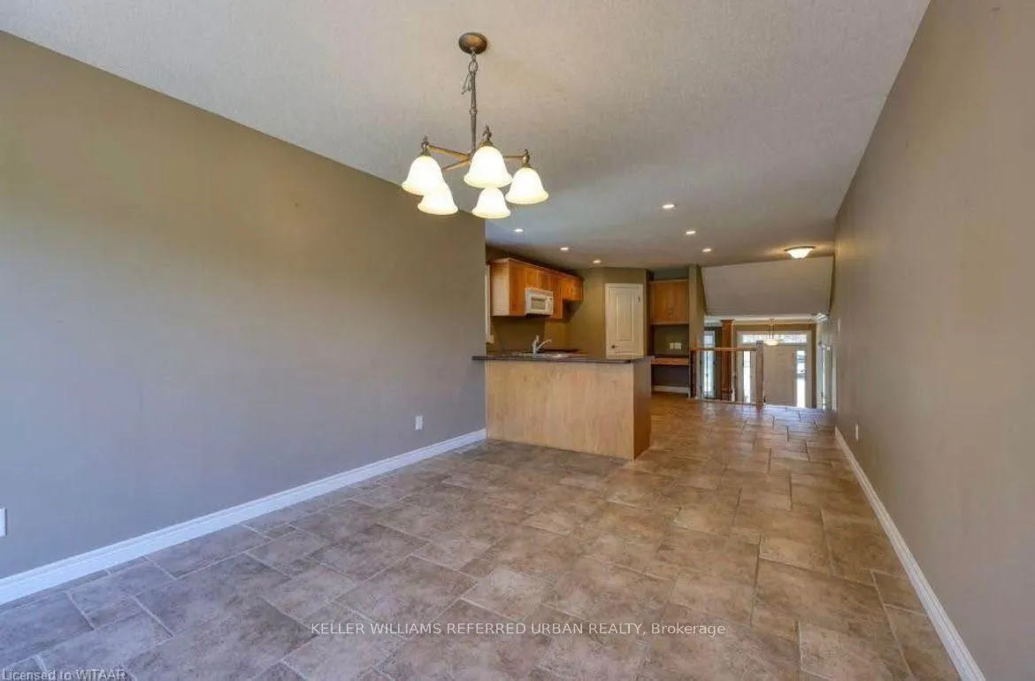 577 Hummingbird Crescent