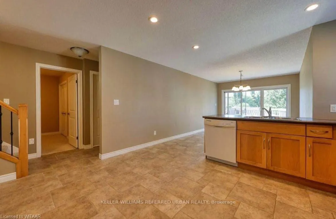 577 Hummingbird Crescent