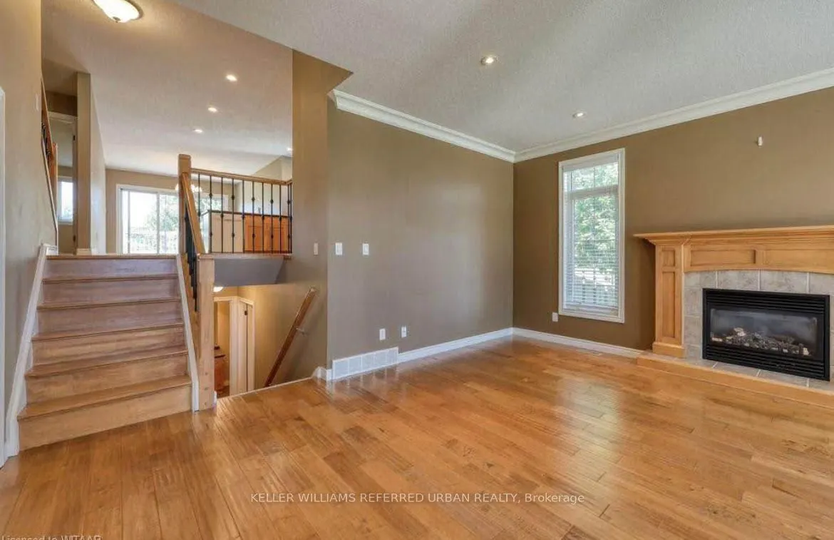 577 Hummingbird Crescent