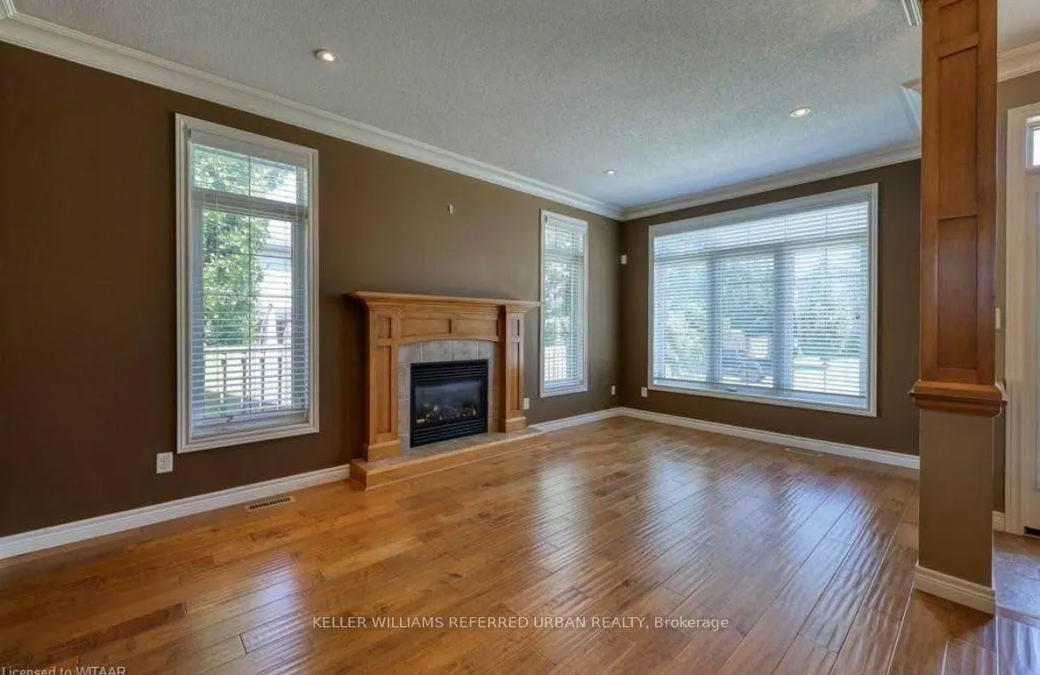 577 Hummingbird Crescent