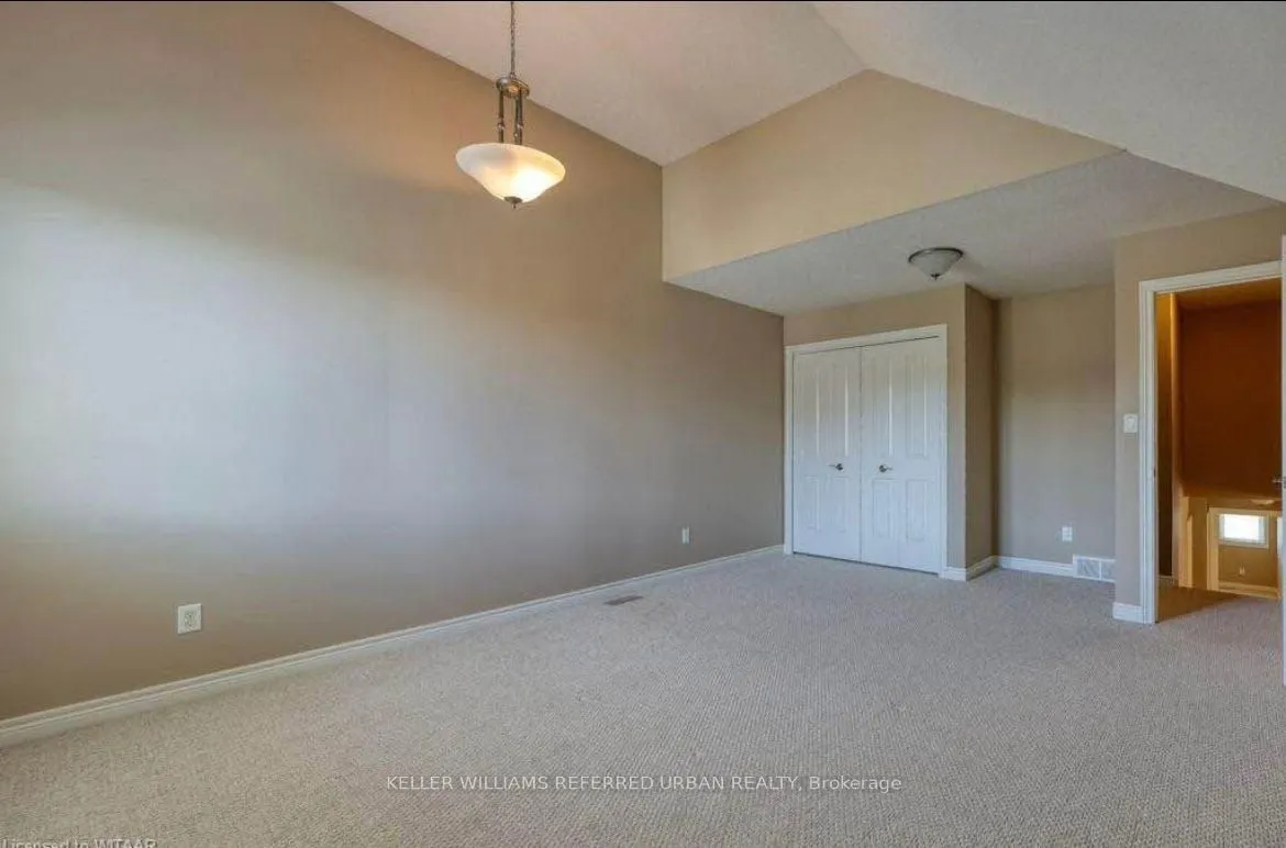 577 Hummingbird Crescent