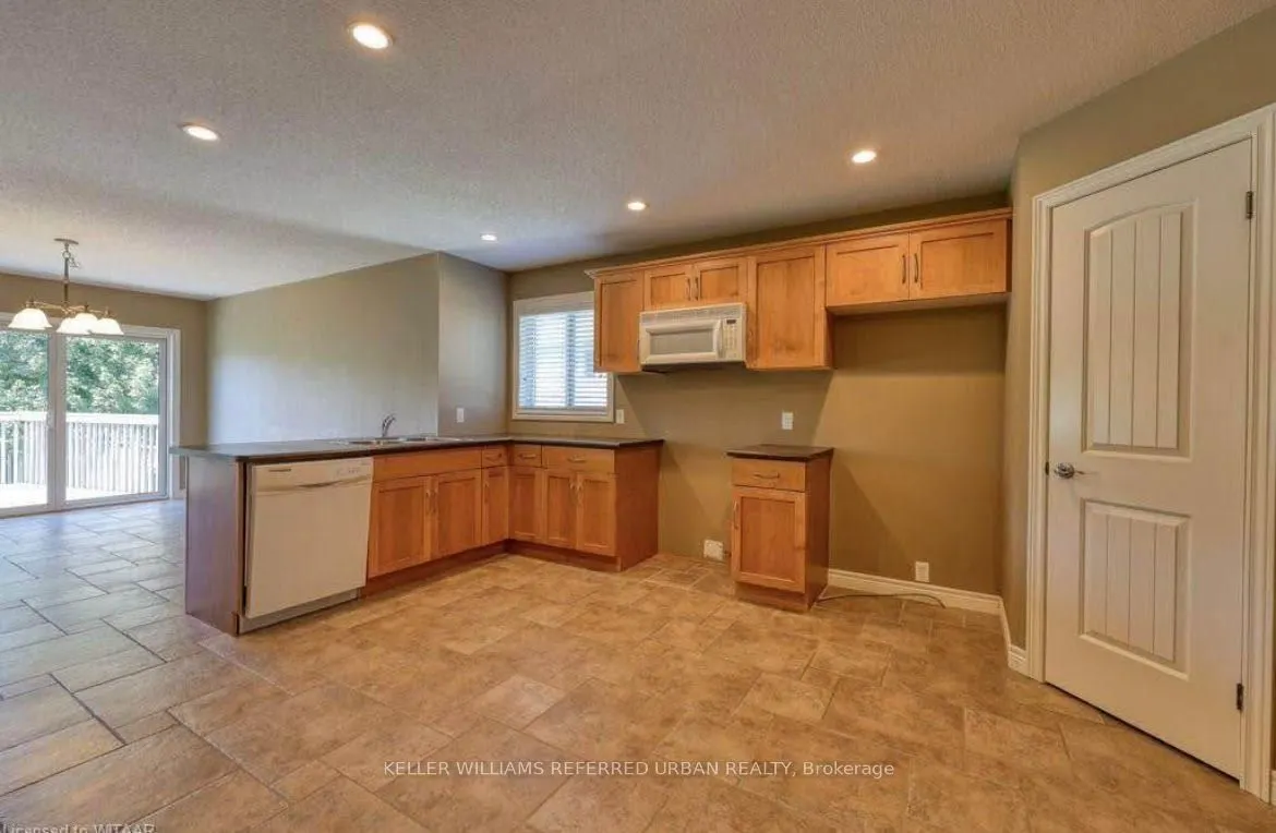 577 Hummingbird Crescent